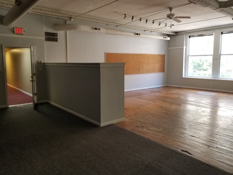 More Photos Of 365 N Illinois St, Indianapolis General Retail For Sale