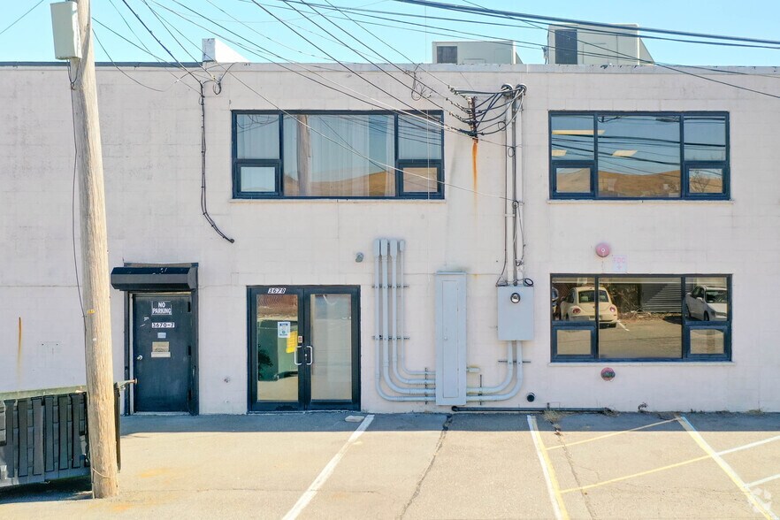 More Photos Of 3678 W Oceanside Rd, Oceanside Office For Sale