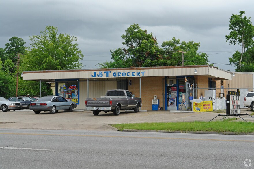 Primary Photo Of 2325 S 4th St, Beaumont Convenience Store For Sale