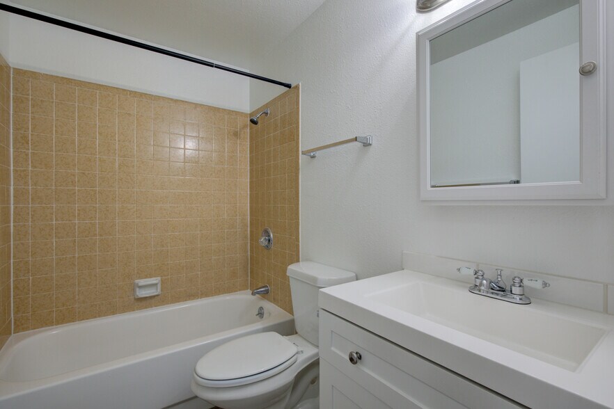 More Photos Of 1331 Merl Pl, Longmont Apartments For Sale