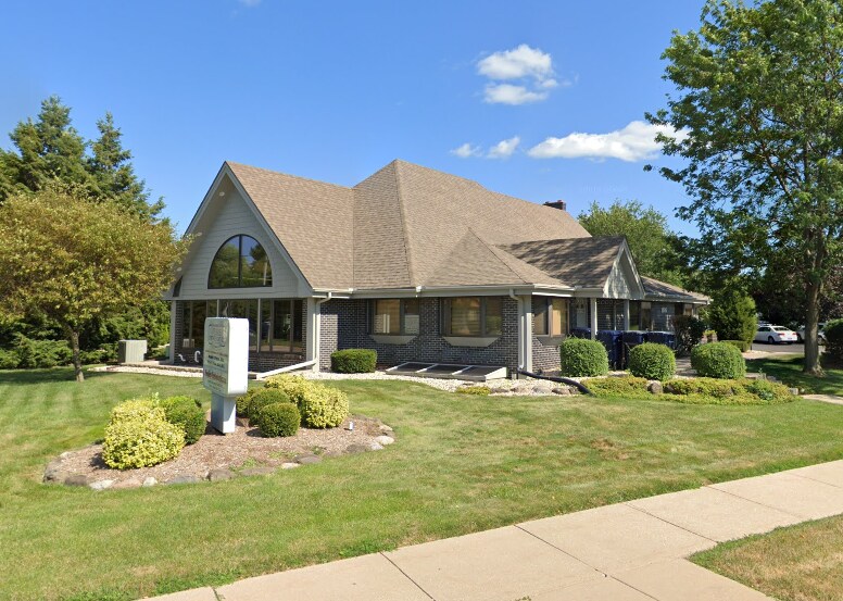 Primary Photo Of 1616 N Randall Ave, Janesville Medical For Lease