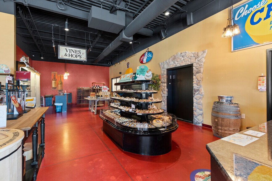 More Photos Of 8103 WI-42 Hwy, Egg Harbor General Retail For Sale