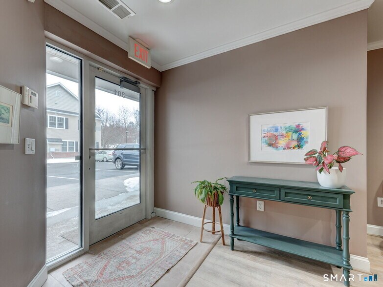 More Photos Of 225 Oakland Rd, South Windsor Office For Sale