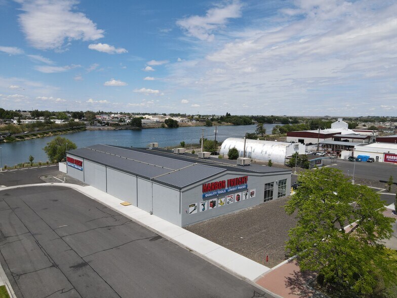 More Photos Of 304 E Broadway, Moses Lake General Retail For Sale