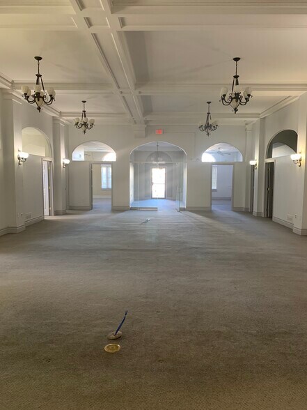 More Photos Of 1401 E Douglas Ave, Wichita Office For Lease