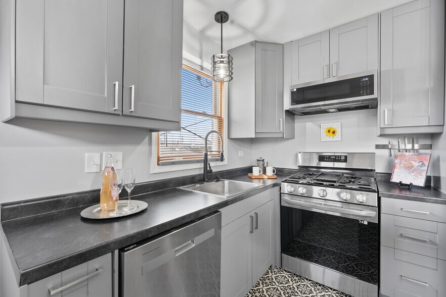 More Photos Of 310 W Irving Park Rd, Wood Dale General Retail For Sale