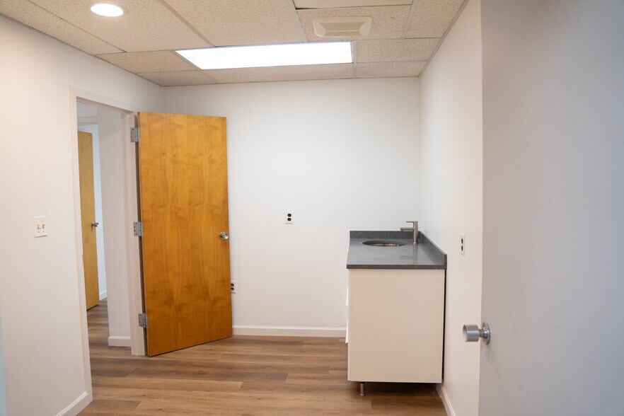 More Photos Of 211 Essex St, Hackensack Office For Sale