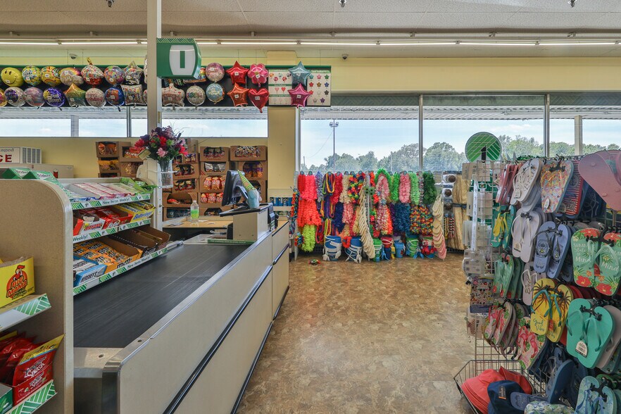 More Photos Of 8718 Highway 22, Dresden Storefront For Sale