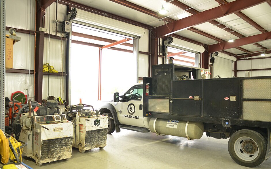 More Photos Of 13085 Harmon Rd, Fort Worth Industrial For Lease