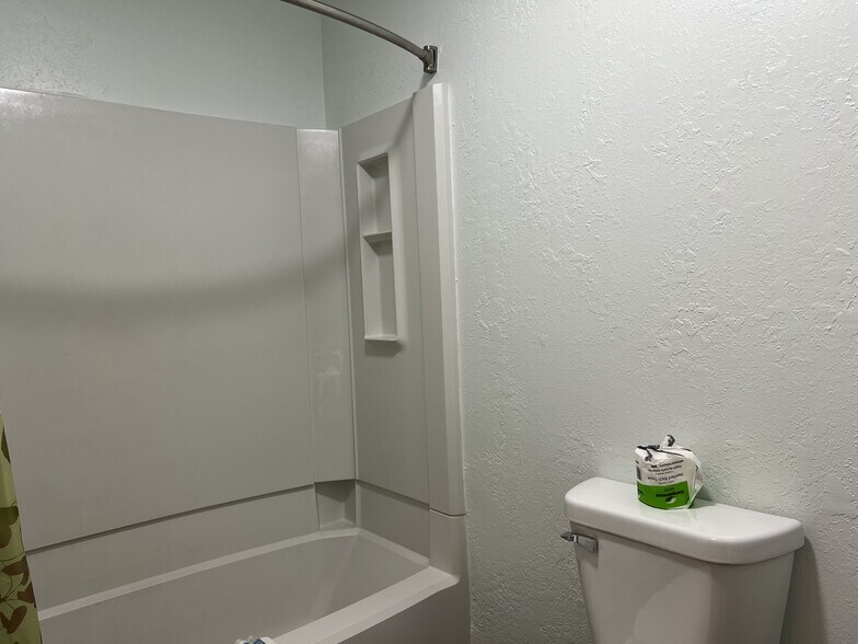 More Photos Of 821 E 7th St, Platte Hotel For Sale