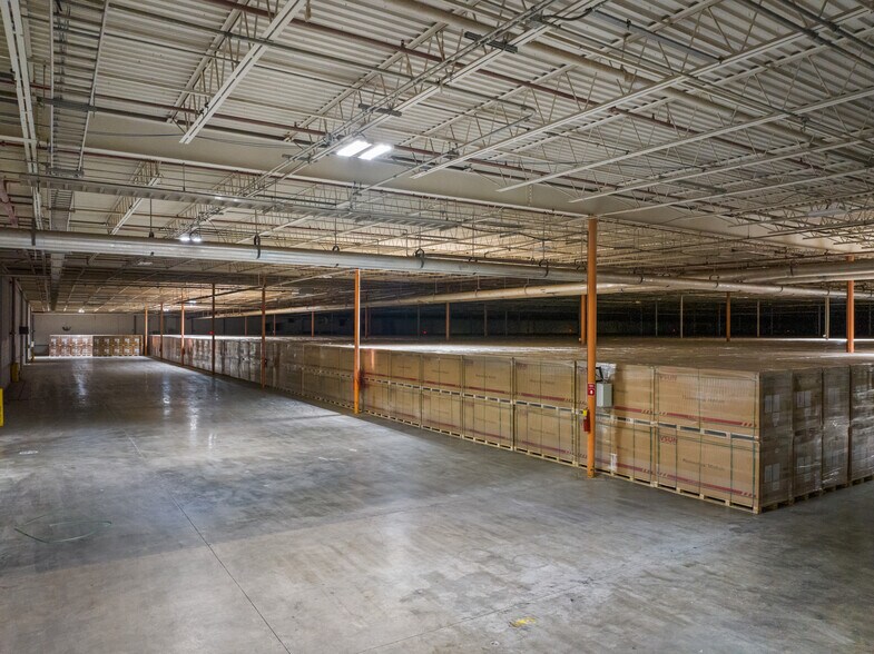 More Photos Of 32 Rabbit Trl, Edgefield Warehouse For Lease
