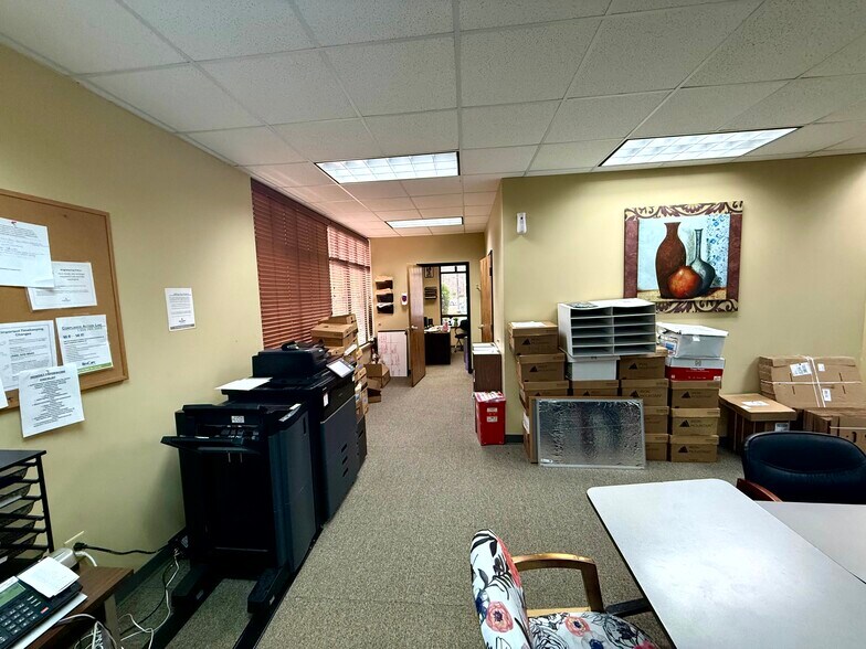 More Photos Of 105 Preston Ct, Macon-Bibb Office For Lease