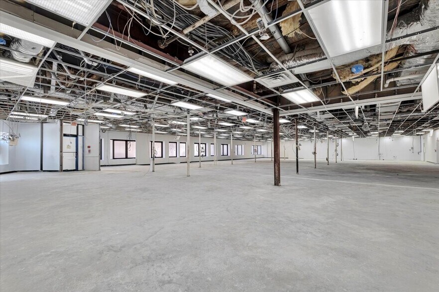 More Photos Of 90 Garth Rd, Scarsdale Unknown For Lease