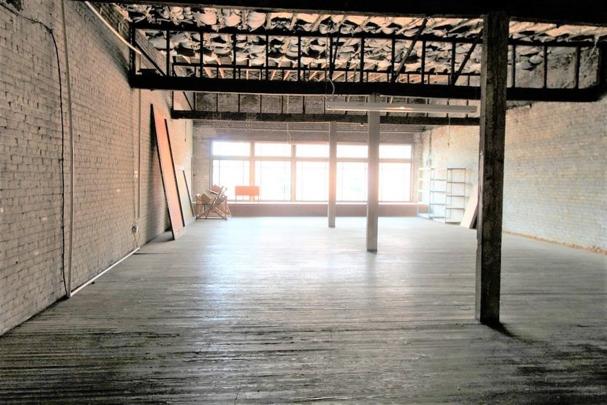 More Photos Of 1850 Church St, Appomattox Bar For Sale