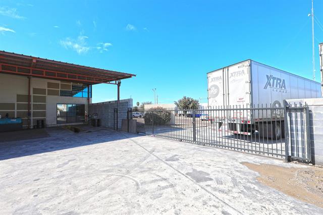 More Photos Of 301 Grand Central Blvd, Laredo Warehouse For Lease