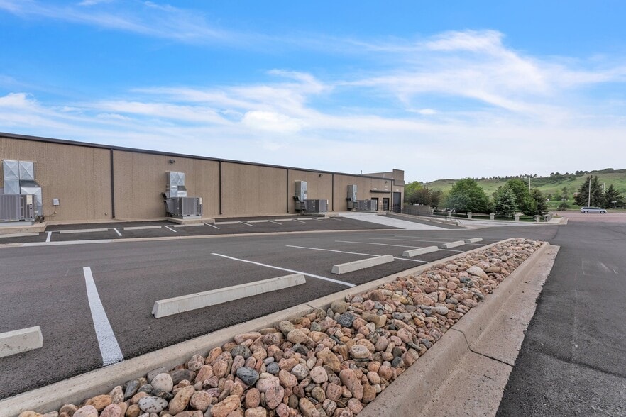 More Photos Of 2150 Garden of the Gods Rd, Colorado Springs Showroom For Sale