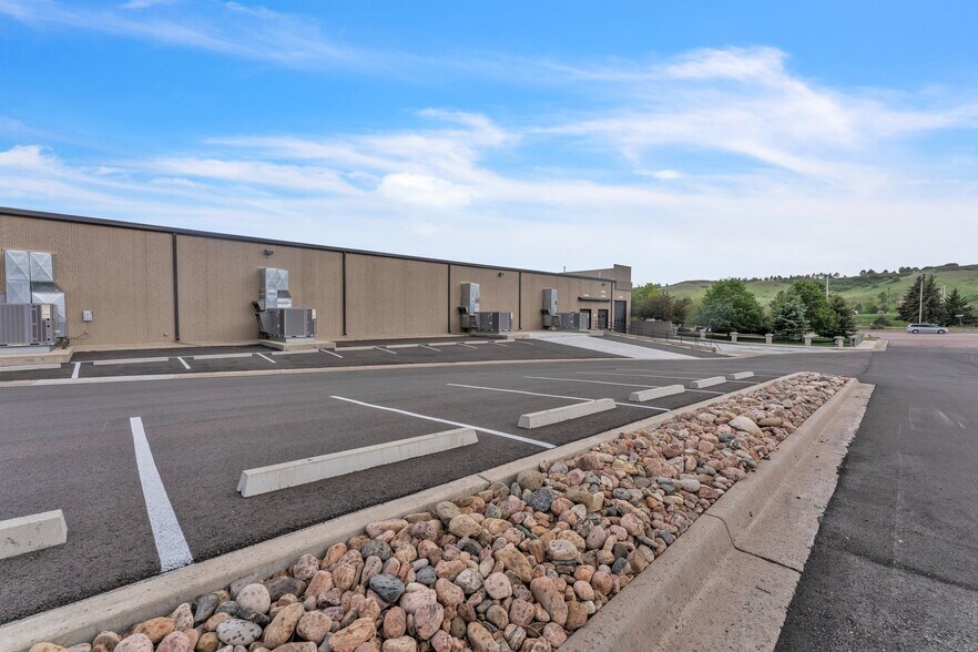 More Photos Of 2150 Garden of the Gods Rd, Colorado Springs Showroom For Sale