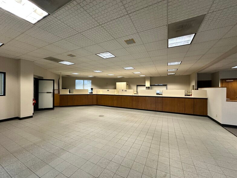 More Photos Of 6840 Erie Rd, Derby Bank For Lease
