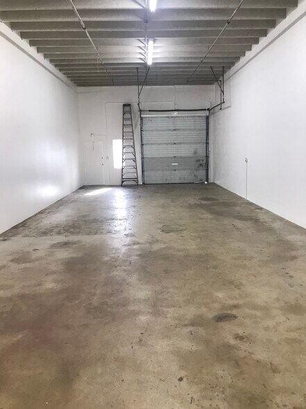 More Photos Of 1080 S Dixie Hwy W, Pompano Beach Warehouse For Lease