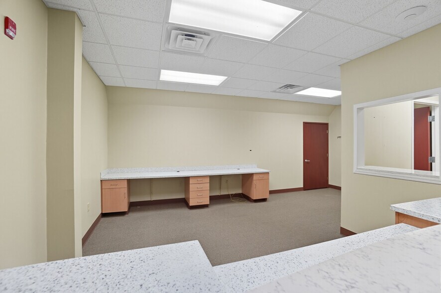 More Photos Of 916-920 W Market St, Lima Medical For Sale