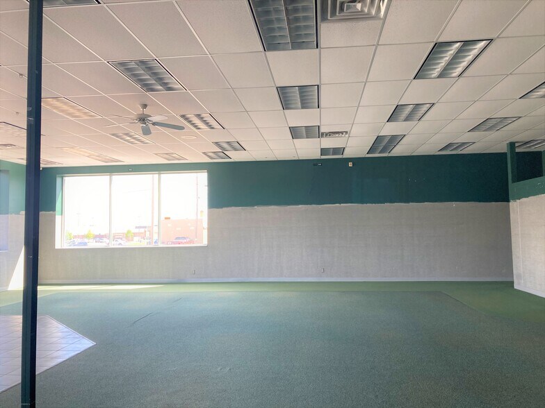 More Photos Of 111-117 N 8th St, Medford General Retail For Lease