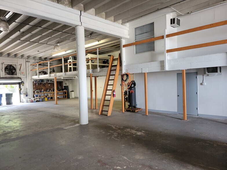 More Photos Of 818-838 NE 40th Ct, Oakland Park Warehouse For Lease