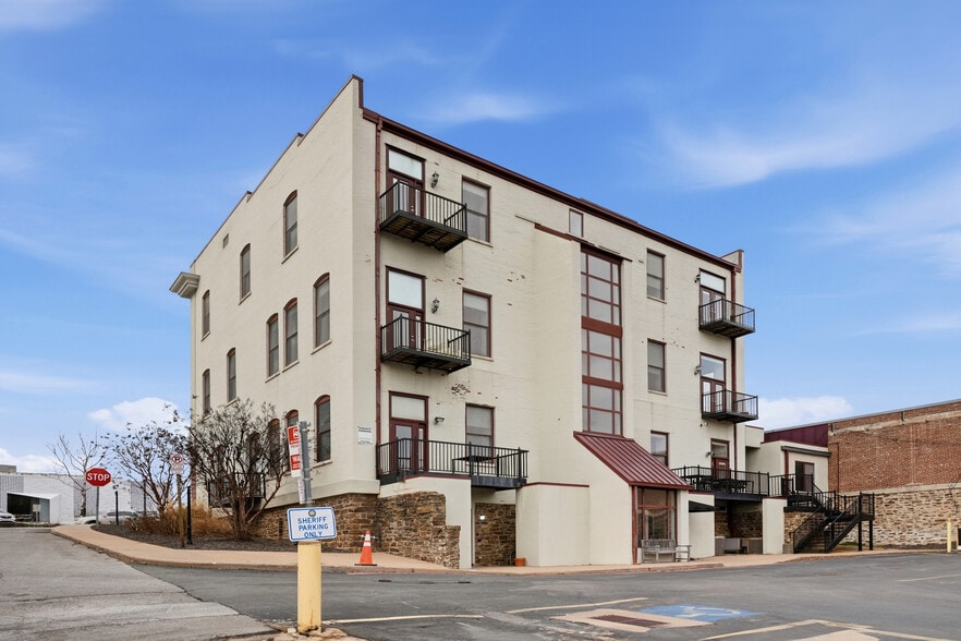 More Photos Of 2 N College Ave, Fayetteville Office For Lease