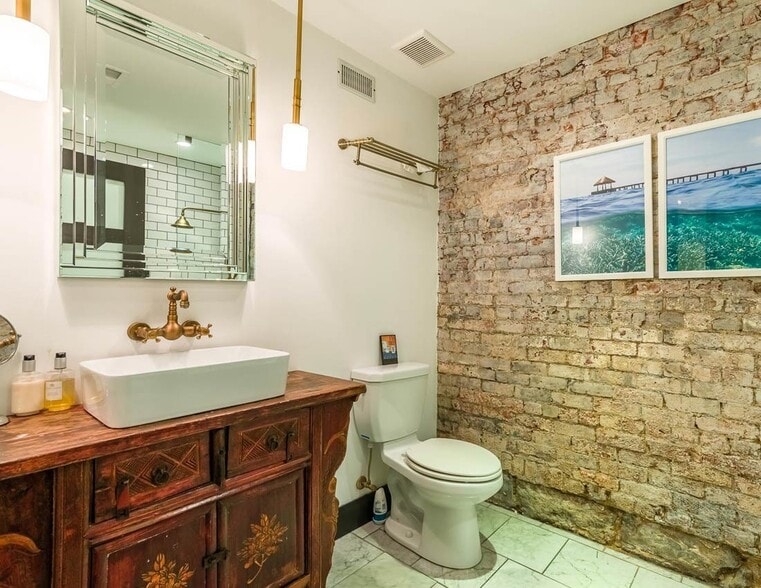 More Photos Of 213 Printers Aly, Nashville General Retail For Sale