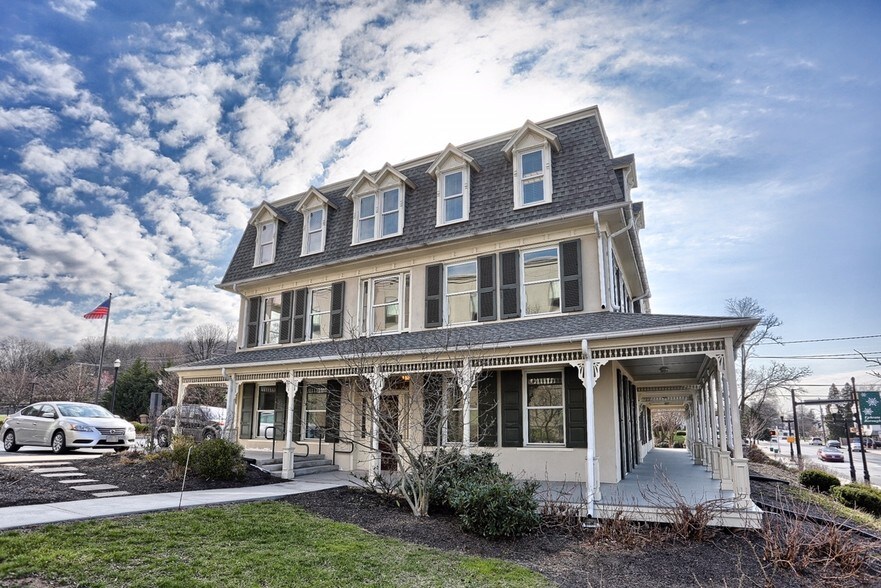 More Photos Of 390 E Main St, Ephrata Office For Sale