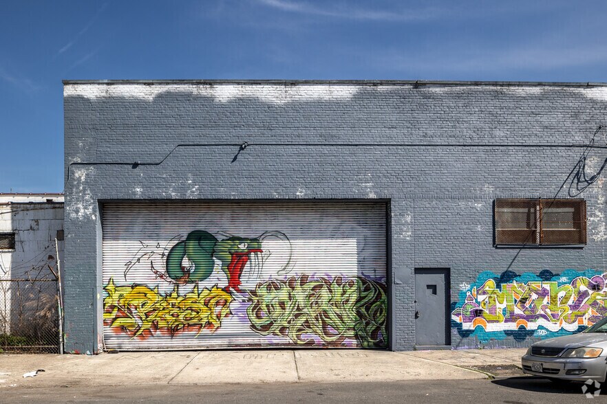 More Photos Of 162-176 Abington, Newark Industrial For Lease