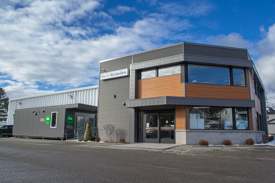 More Photos Of 451 Rue Principale, Pohénégamook Flex For Sale