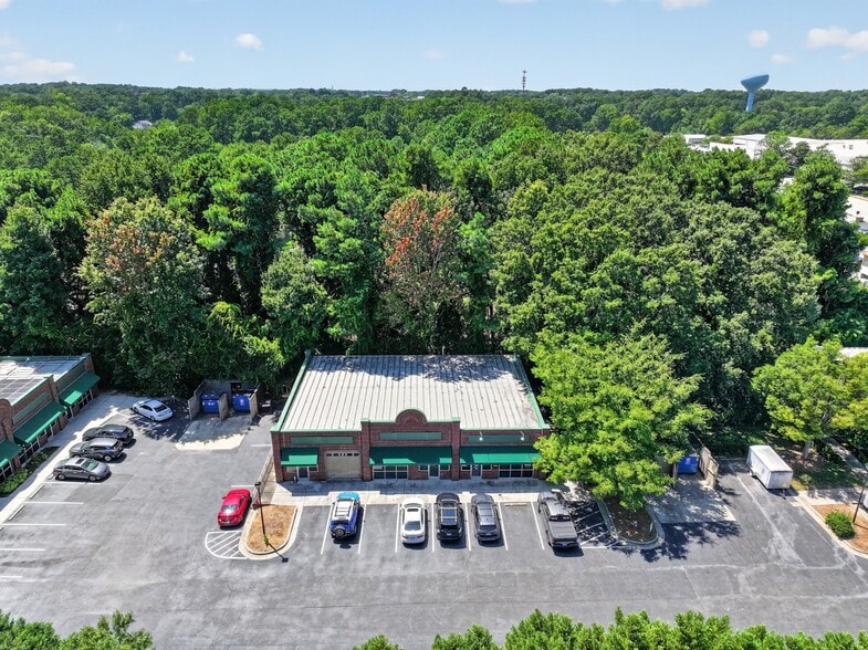 More Photos Of 594 E Chatham St, Cary Office For Sale