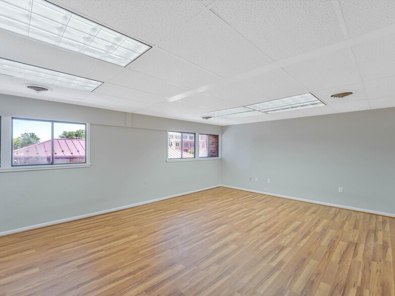 More Photos Of 311 Maple Ave W, Vienna Medical For Lease