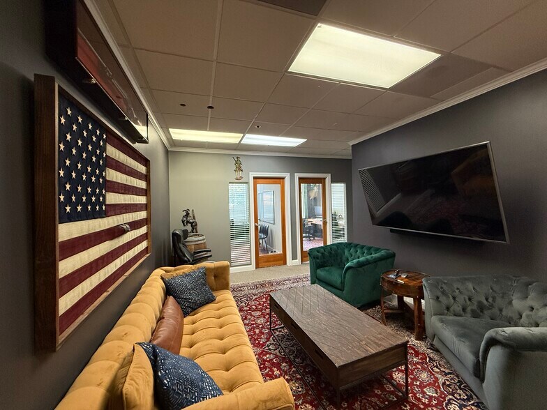 More Photos Of 321 Hartz Ave, Danville Storefront Retail Office For Sale