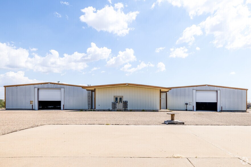 More Photos Of 605 E Yukon Rd, Odessa Warehouse For Lease