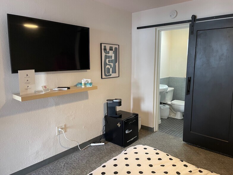 More Photos Of 105 8th Ave, Greeley Hotel For Sale