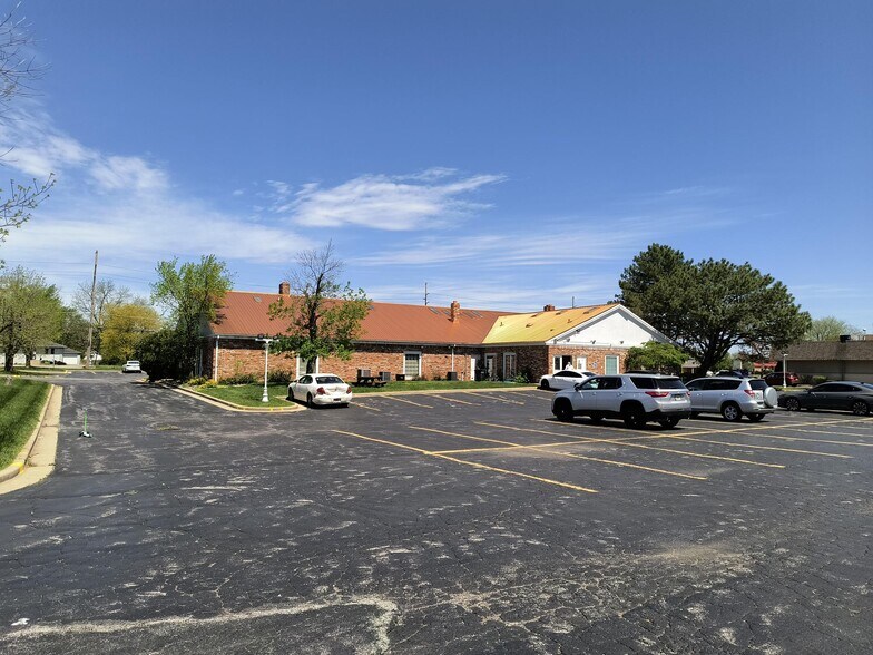 More Photos Of 3100 45th St, Highland Medical For Lease