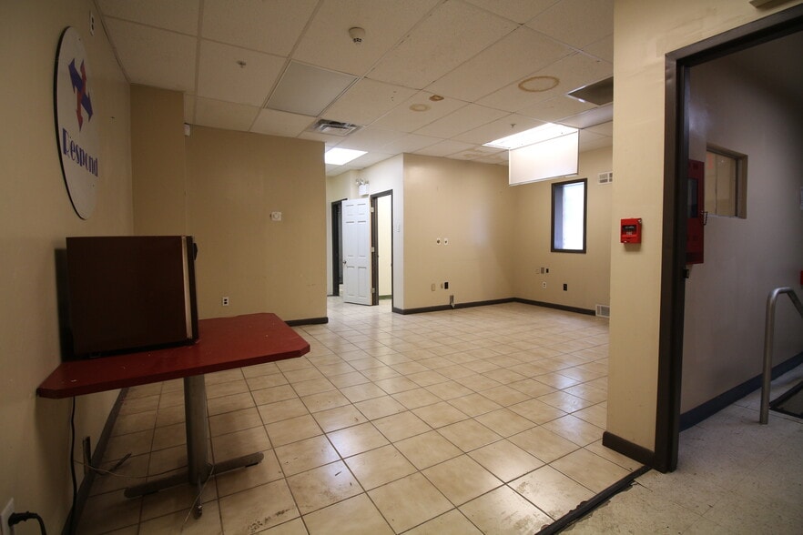 More Photos Of 925 N 8th St, Camden Warehouse For Lease