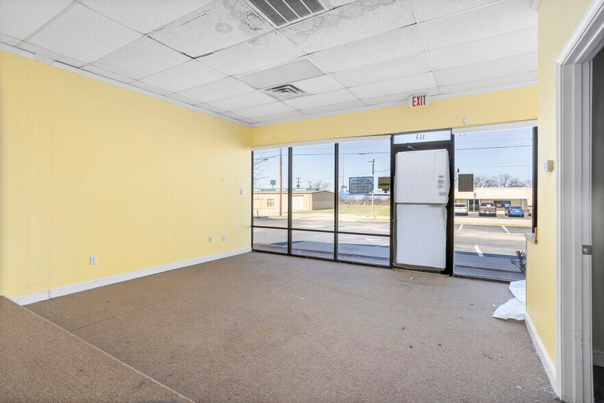 More Photos Of 1540 Southtown Dr, Granbury Storefront Retail Office For Lease