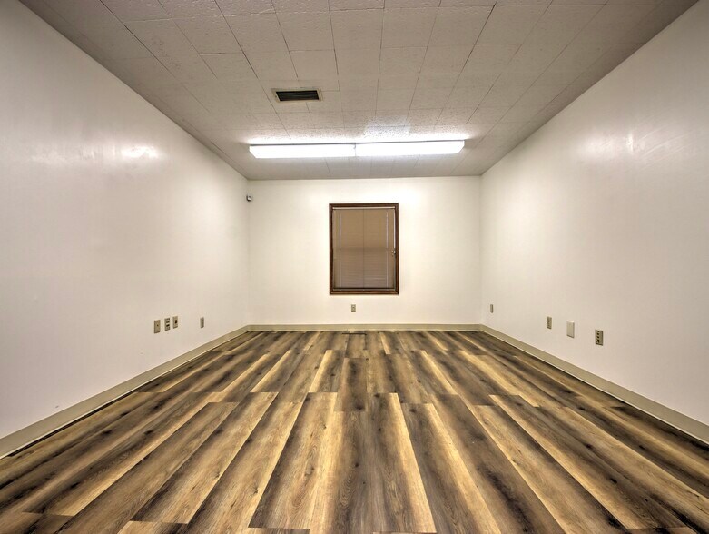 More Photos Of 111 Longwood Dr, Laporte Freestanding For Lease