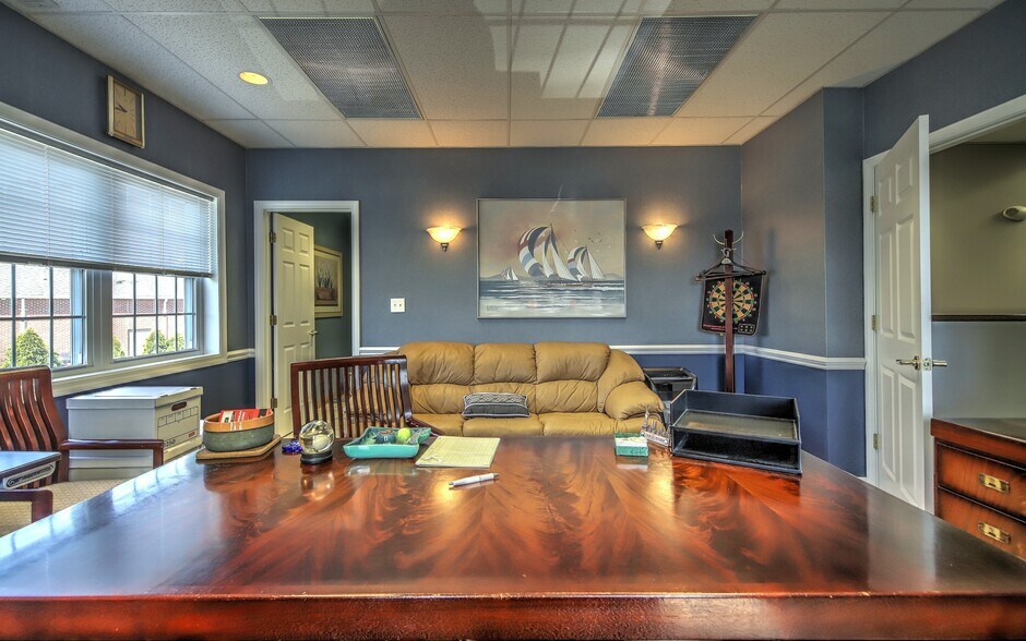 More Photos Of 471 Monroe Tpke, Monroe Medical For Lease