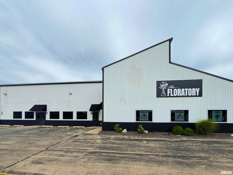 More Photos Of 921 E War Memorial Dr, Peoria Heights General Retail For Lease