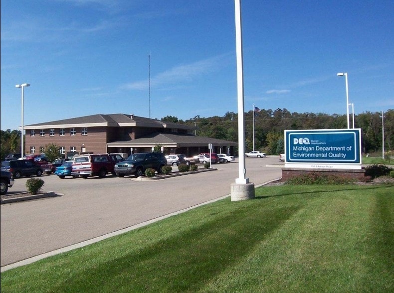 More Photos Of 7953 Adobe Rd, Kalamazoo Office For Sale