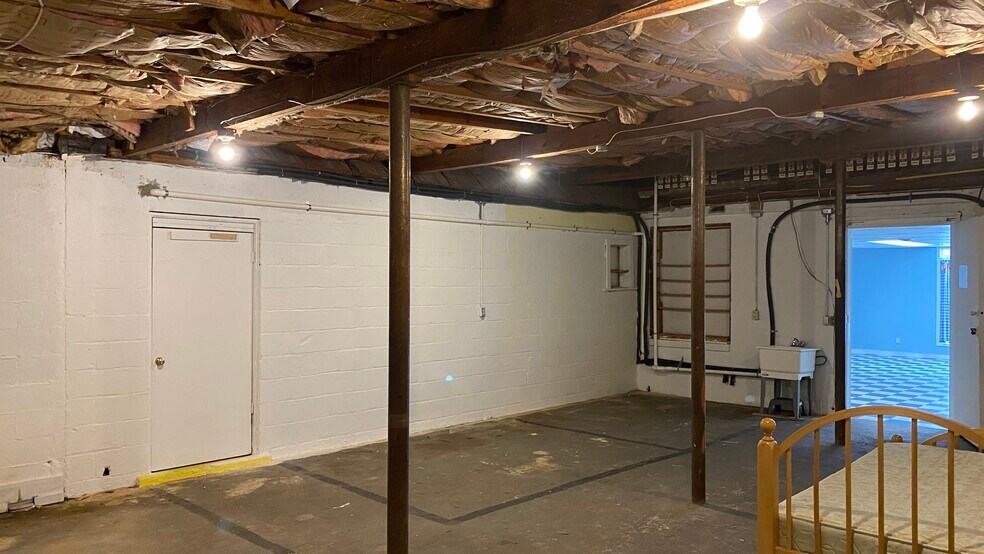 More Photos Of 302 Radford St, Christiansburg Freestanding For Lease