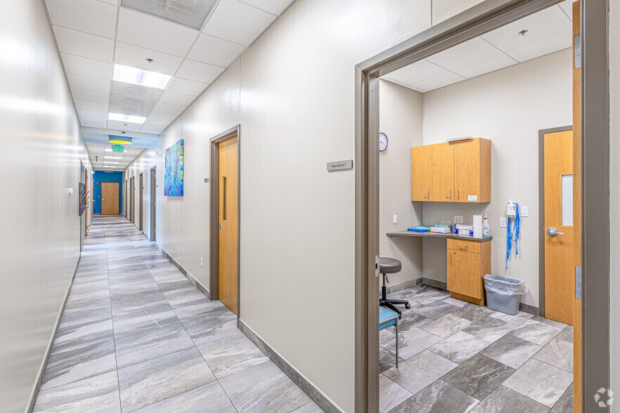 More Photos Of 10000 Old Columbia Rd, Columbia Storefront For Lease