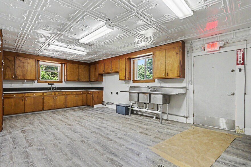 More Photos Of 9030 Columbus Rd, Mount Vernon Office For Sale