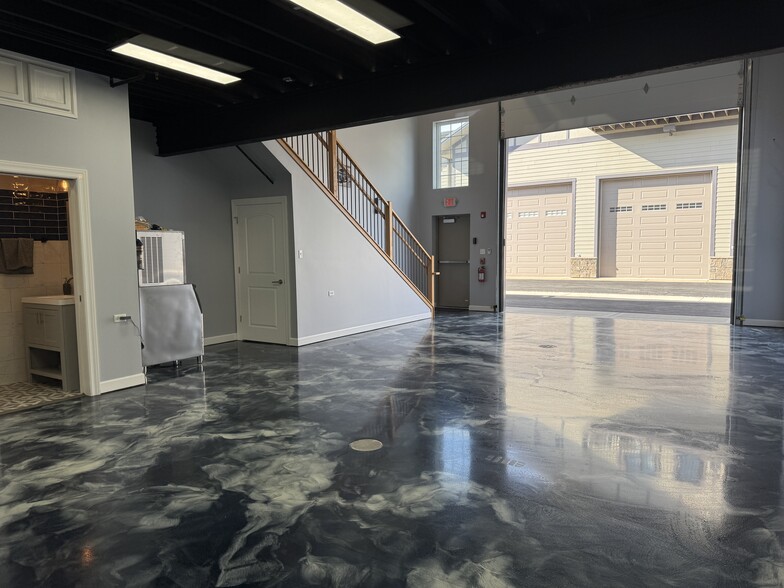 More Photos Of 2244 Ferry Rd, Naperville Flex For Sale