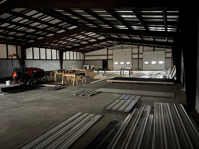 More Photos Of 150 Williams St, Elkton Light Distribution For Lease