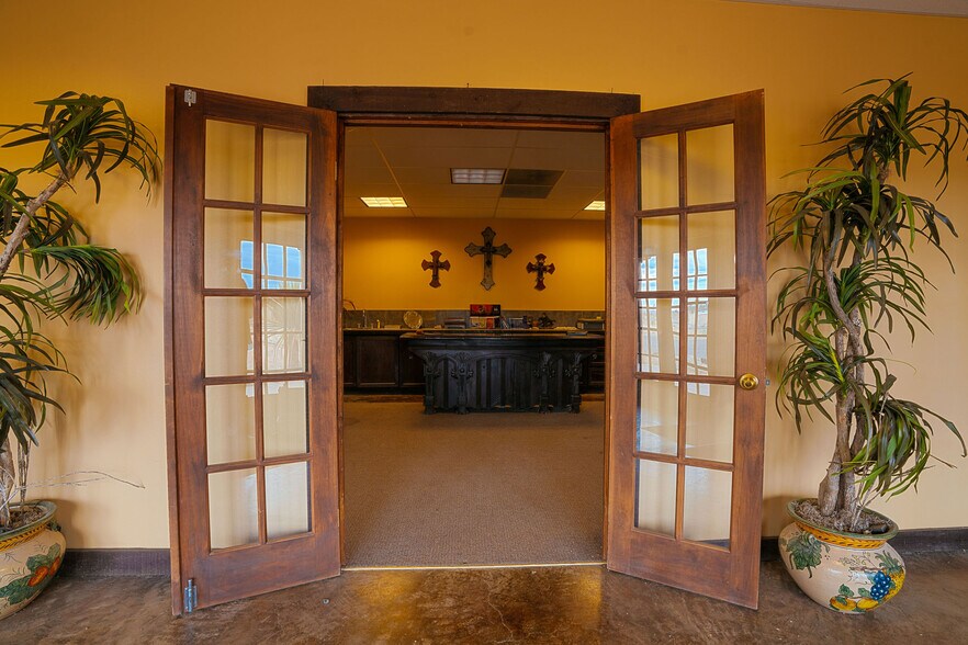 More Photos Of 1498 E. US-90, Marfa General Retail For Sale