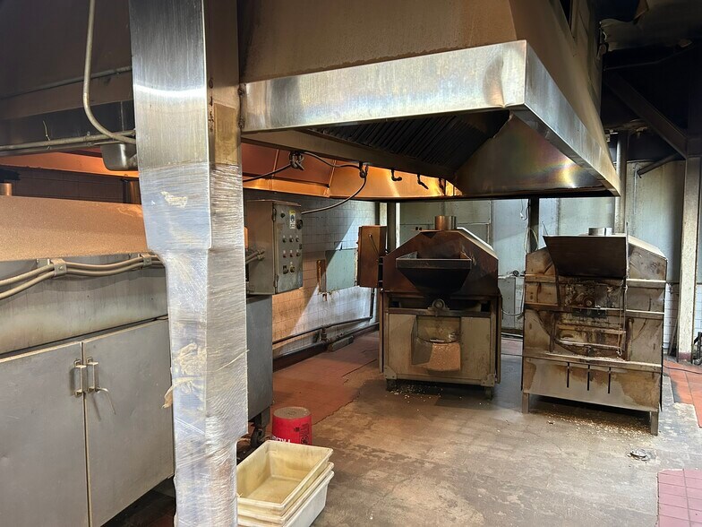More Photos Of 2620 E Cesar E Chavez Ave, Los Angeles General Retail For Sale